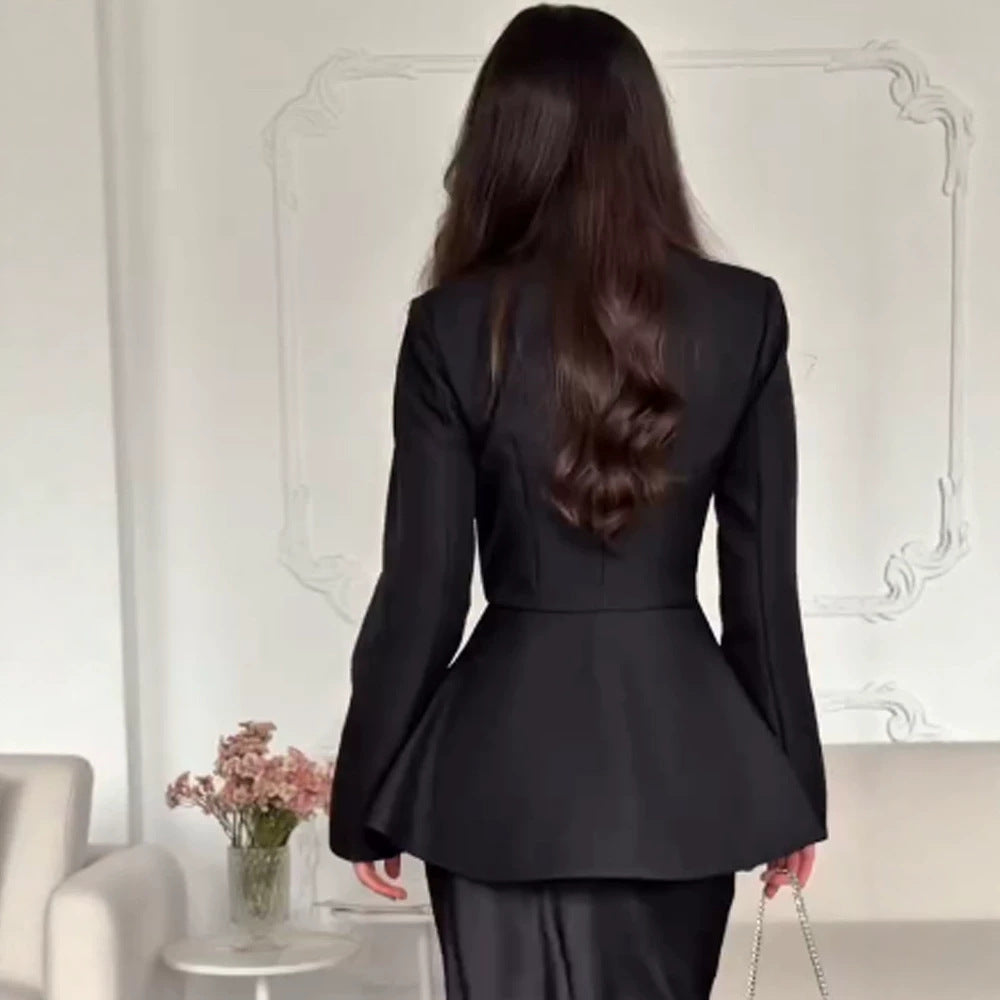 Damen Taillierte Peplum-Jacke mit Stehkragen und dekorativen Knebelverschlüssen Shop Nory