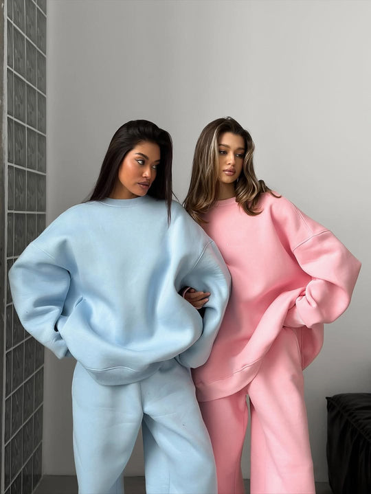 Damen Oversized Lounge-Set aus schwerem Neopren-ähnlichem Fleece mit weitem Raglan-Sweater und gerader Relax-Hose Shop Nory