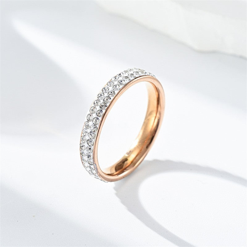 Damen Ring mit funkelndem Zirkonia-Besatz und eleganter Hochglanzoberfläche Shop Nory