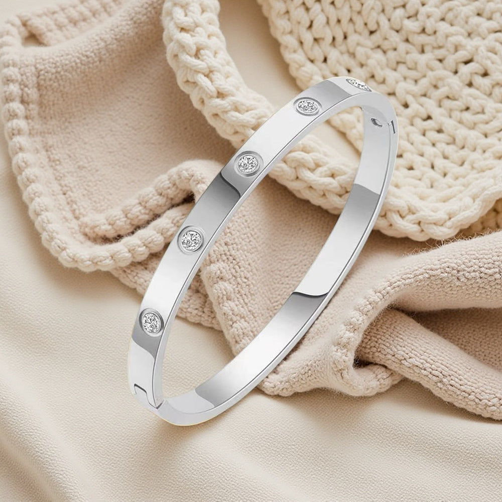 Damen Eleganter Ring aus hochwertigem Edelstahl mit funkelnden Zirkonia Shop Nory