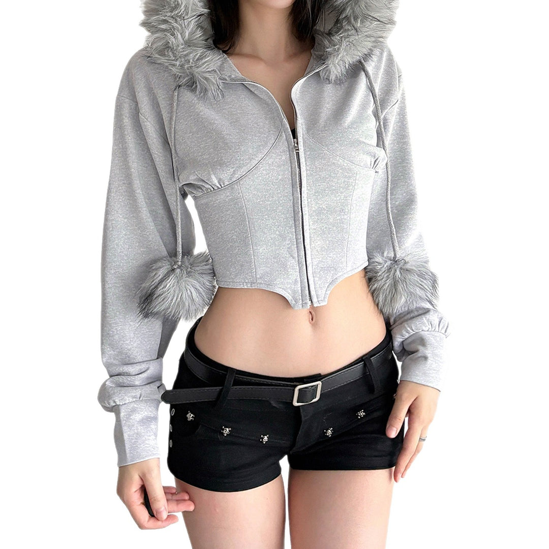 Damen nan kurzes Kapuzen‑Sweatshirt mit Kunstfellbesatz, Reißverschluss und Pompon-Kordeln Shop Nory