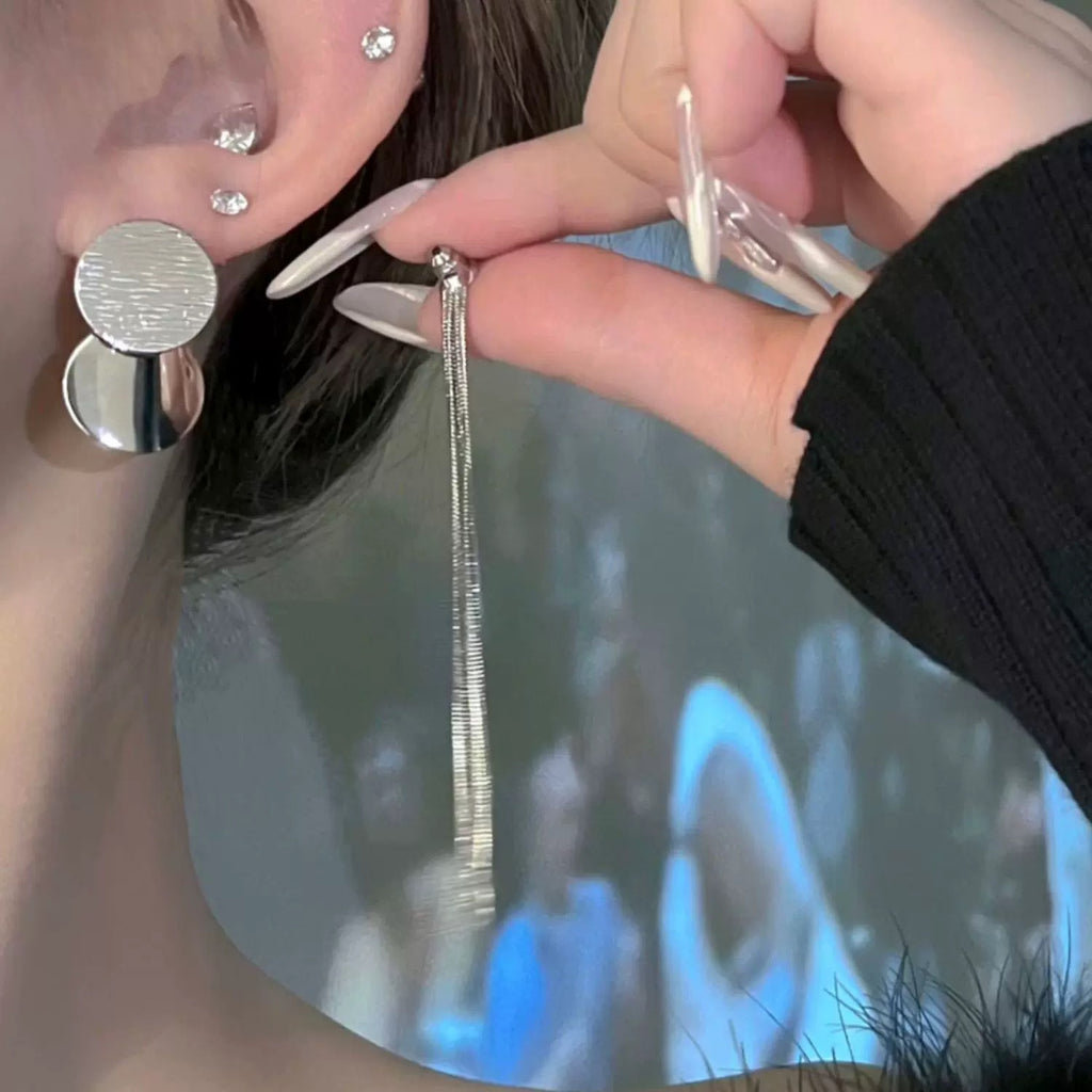 Damen modische Ohrringe mit trendigem Design und länglichem Anhänger Shop Nory