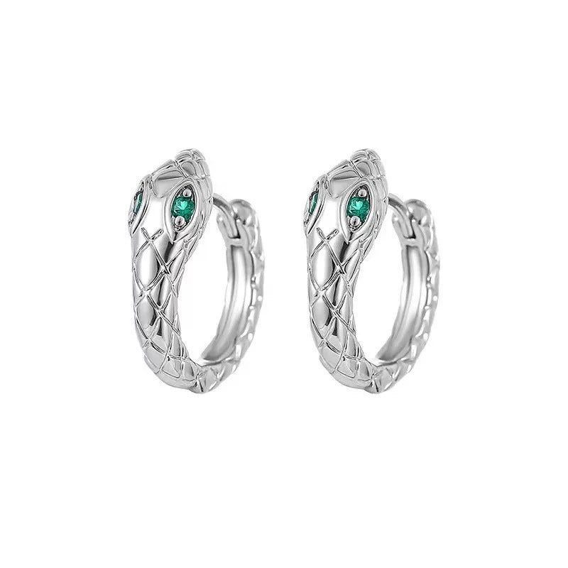 Damen Ring mit einzigartigem Schlangenmotiv und funkelnden Ziernieten Shop Nory
