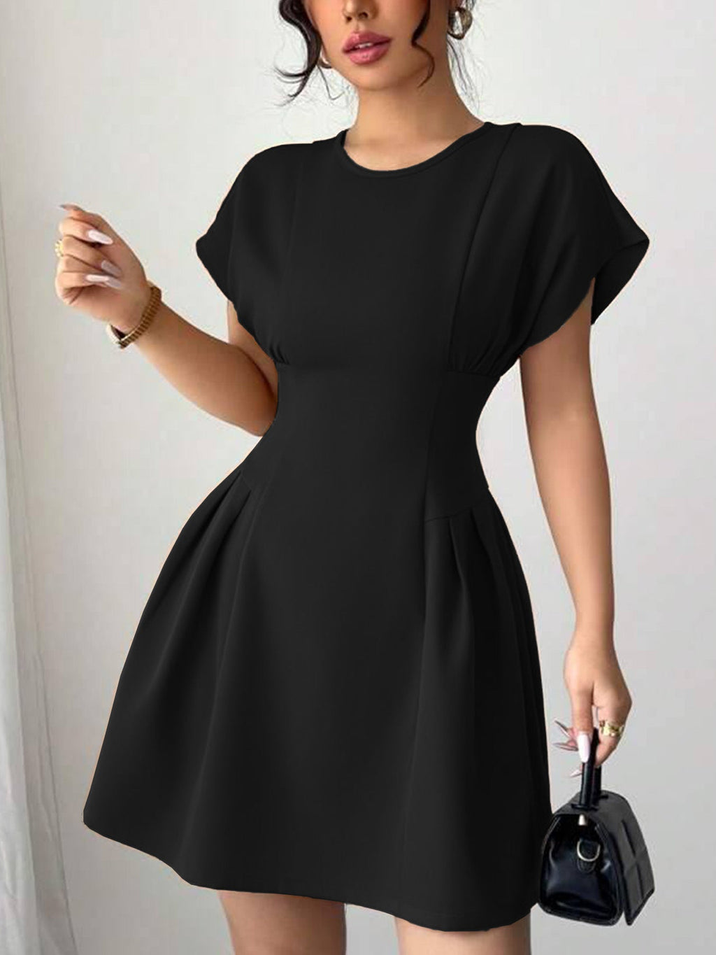 Damen Wickelkleid mit elegantem Schnitt und fließendem Rock