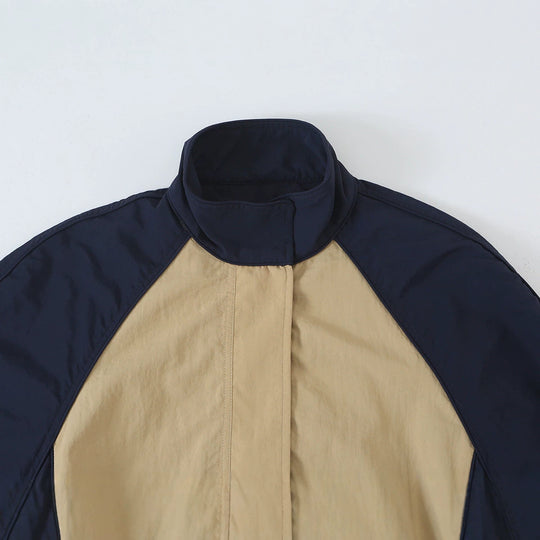 Damen Leichte Cropped-Übergangsjacke mit Funnelkragen, Kontrast-Einsätzen und Tunnelzug Shop Nory