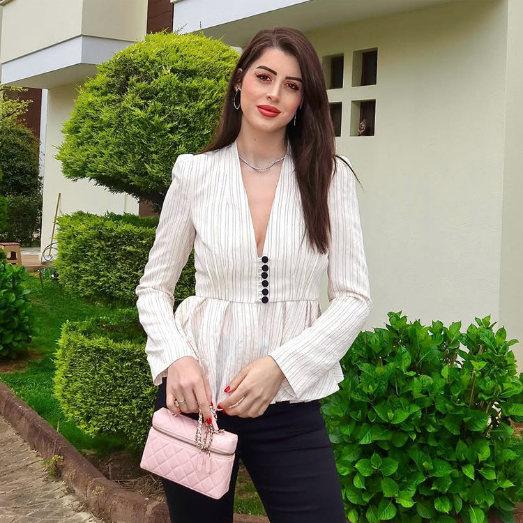 Damen Taillierter Peplum‑Blazer mit skulpturierter Schulter und dekorativer Knopfleiste Shop Nory