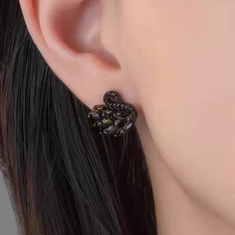Damen Ohrringe im eleganten Schwanendesign mit funkelnden Zirkonia und hochwertigen Kunststeinen Shop Nory