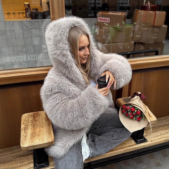 Damen Kuschelige Kurz-Kunstpelzjacke mit extravoluminöser Kapuze Shop Nory