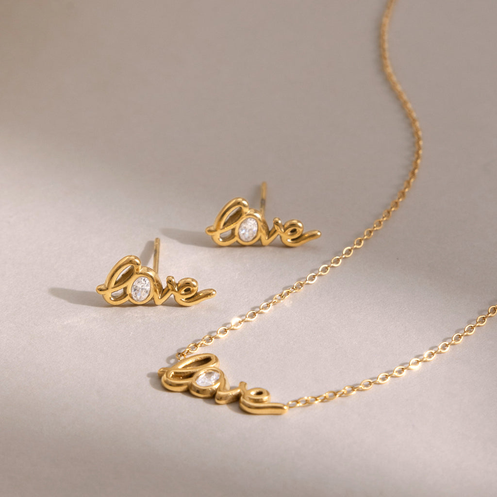 Damen Halskette mit elegantem "Love"-Schriftzug und funkelndem Zirkonia Akzent Shop Nory