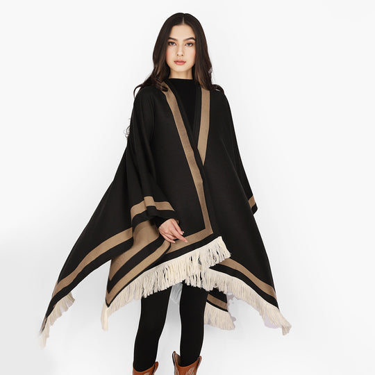 Damen Rechteckiger Capeponcho mit grafischem Randstreifen, Fransen und kastiger Silhouette Shop Nory