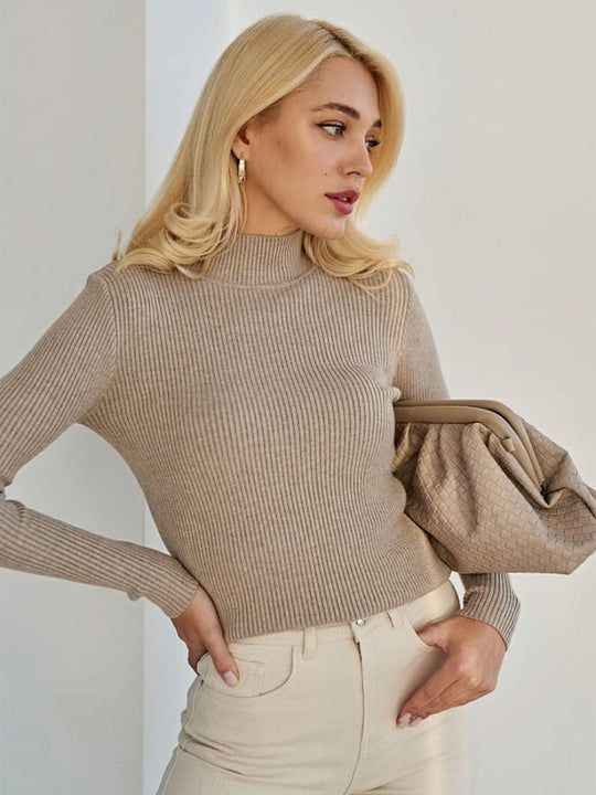 Damen Kurzgeschnittener Rippstrick‑Rollkragenpullover mit taillierter Passform Shop Nory