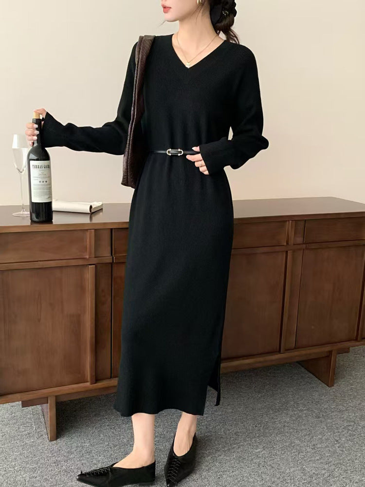 Damen Langes Feinstrick-Midikleid mit V‑Ausschnitt, Seitenschlitz und entspannter Silhouette Shop Nory