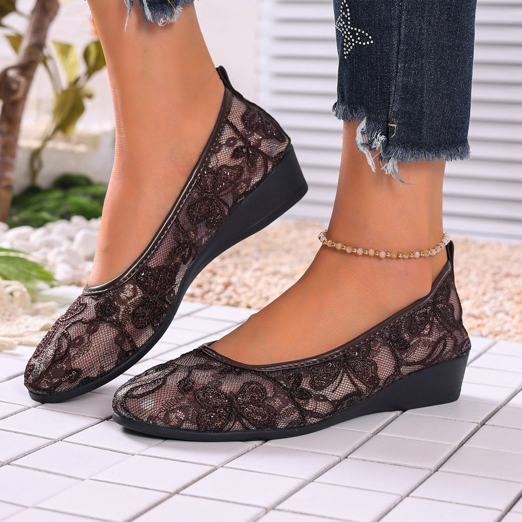 Damen Ballerinas mit filigranem Spitzenbesatz und rutschfester Sohle