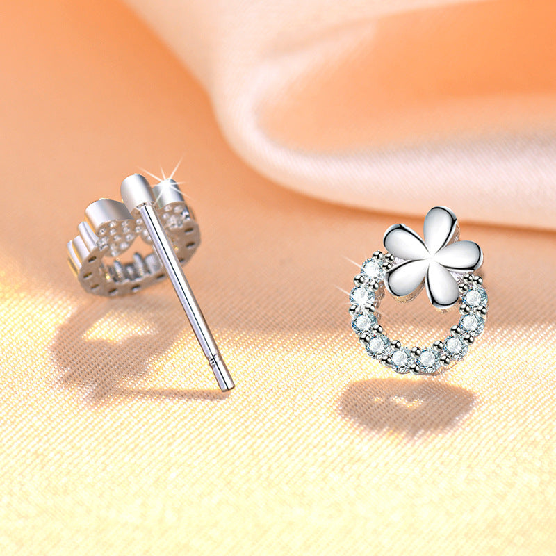 Damen Funkelnde Ohrringe mit floralem Design und Zirkonia-Besatz Shop Nory
