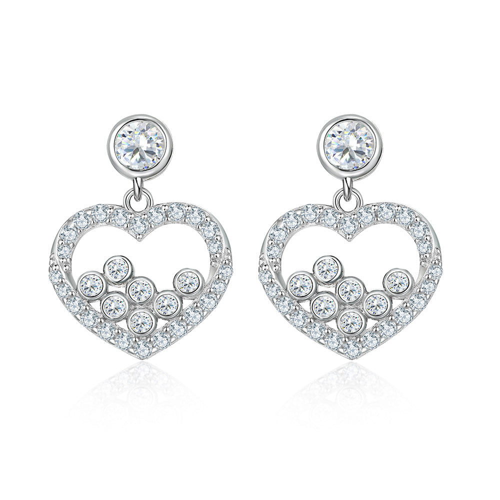 Damen Ohrstecker im herzförmigen Design mit funkelnden Zirkonia-Details Shop Nory