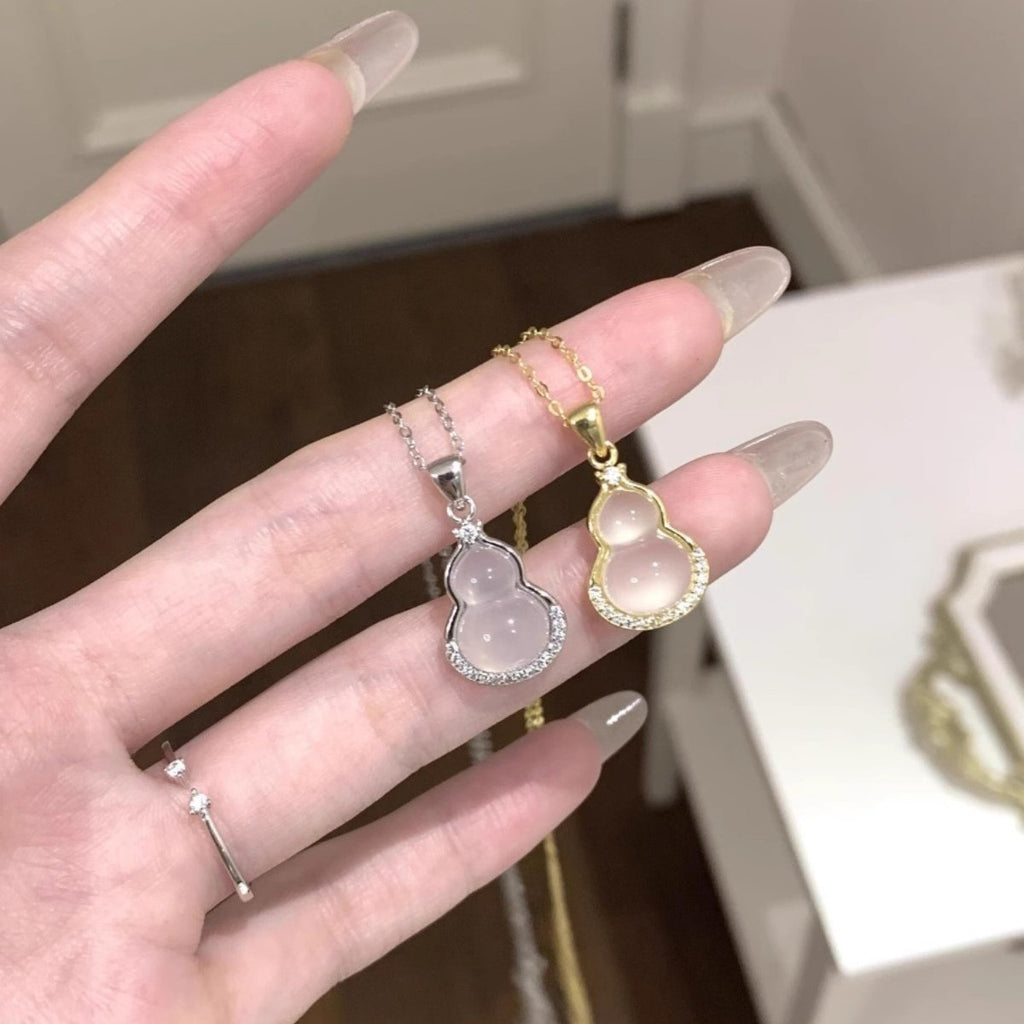 Damen Halskette mit tropfenförmigem Anhänger aus hochwertigem Naturstein Shop Nory