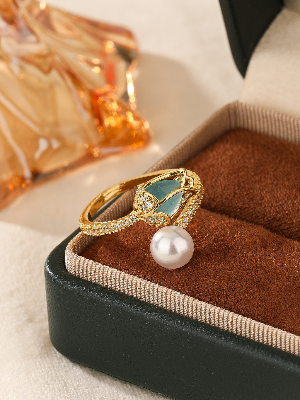 Damen Eleganter Ring mit Blumenmotiv und Perle Shop Nory