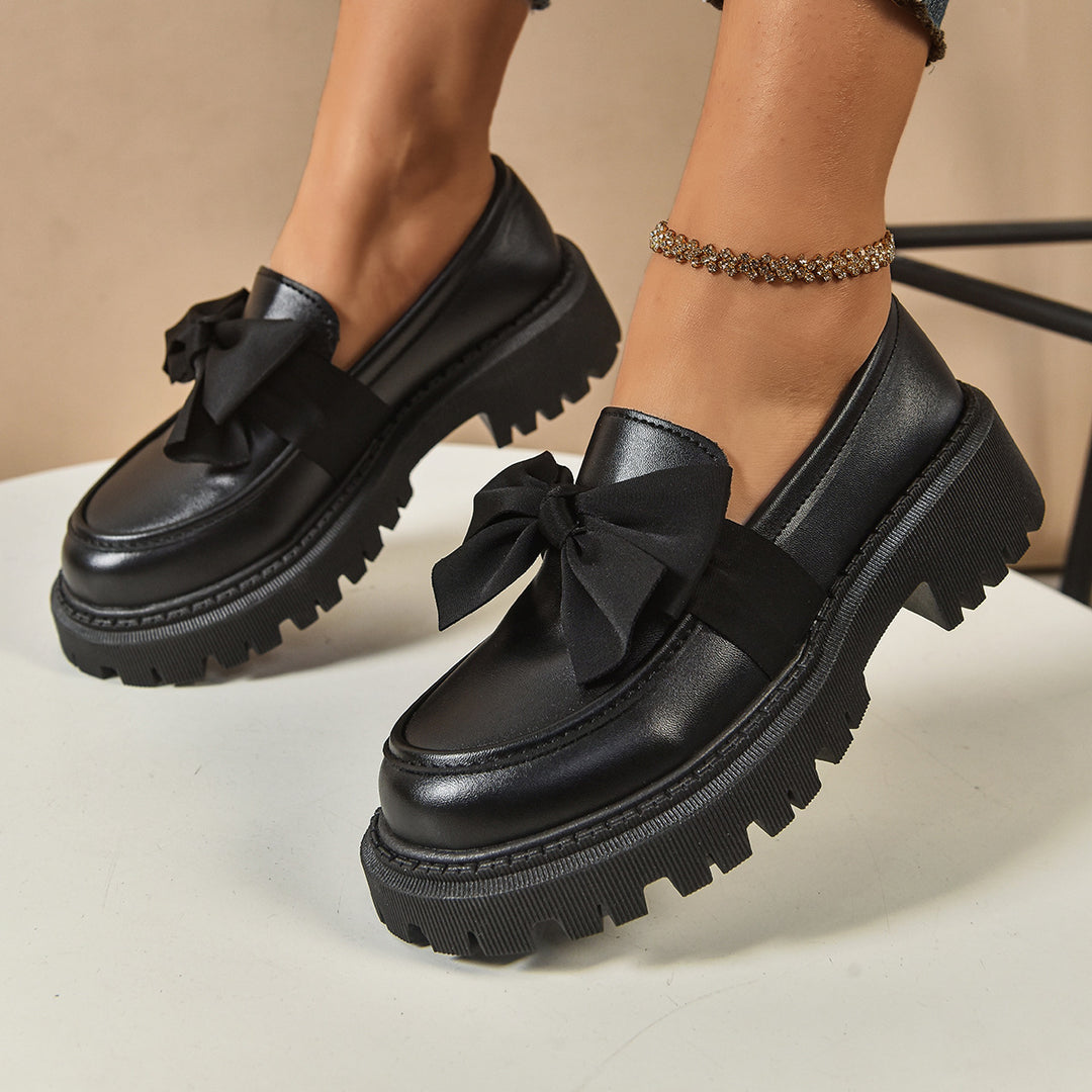 Damen Glänzende Plateau-Loafer mit übergroßer Zierschleife und grober Profilsohle Shop Nory