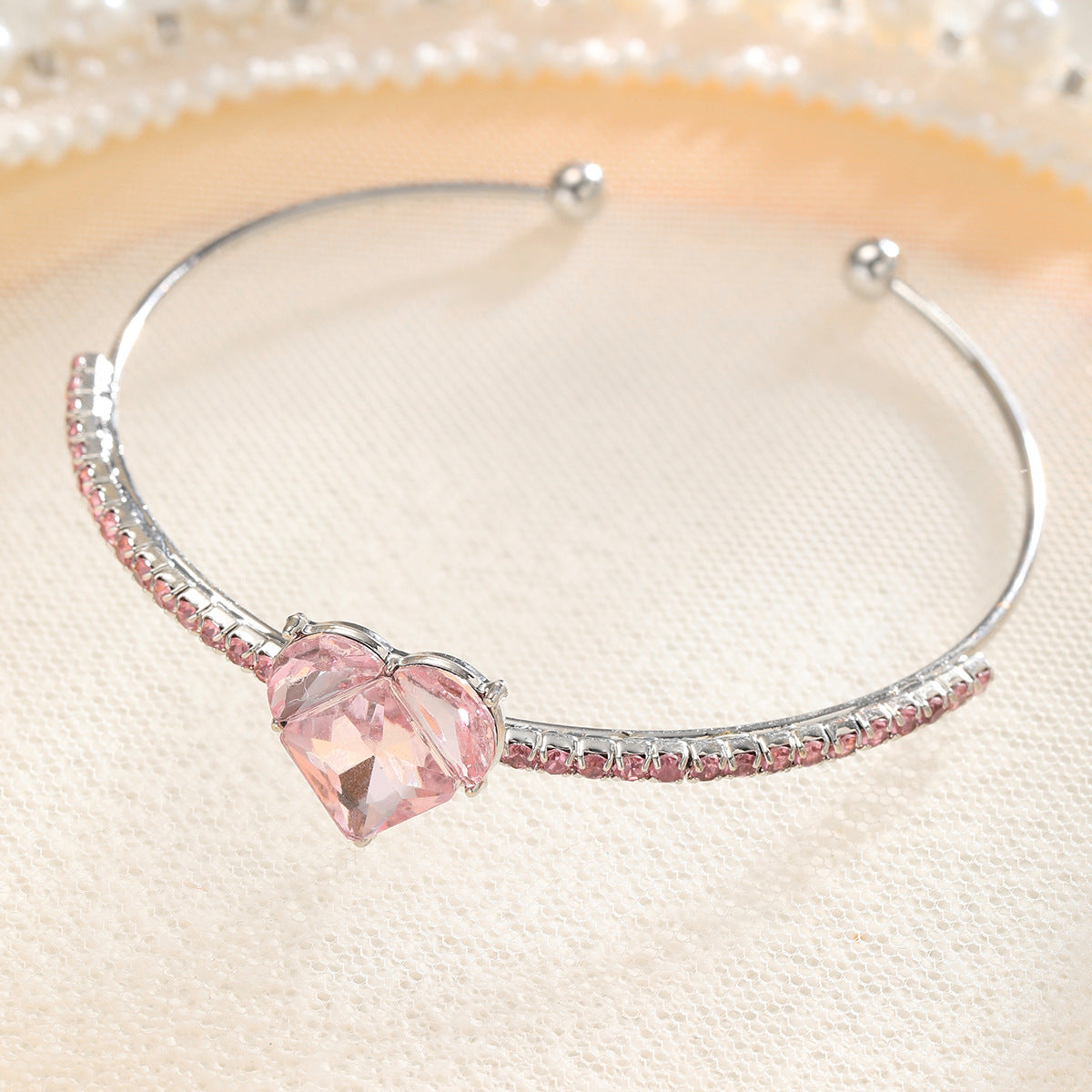 Damen trendiger Armreif mit funkelndem Herzen Shop Nory
