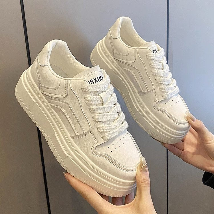 Damen Plateau-Sneaker mit stylischem Kontrastdetails und komfortabler Dämpfung