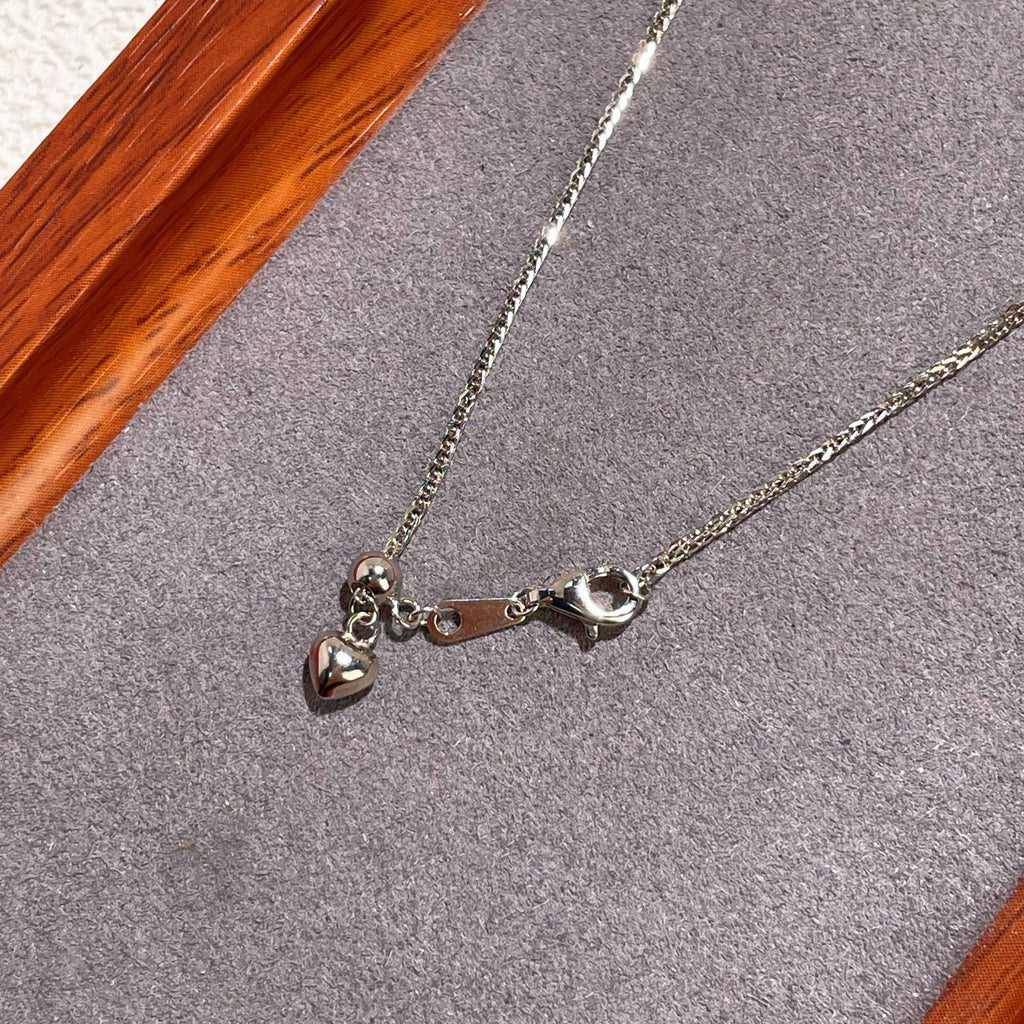 Damen Halskette mit funkelnden Herzanhängern und klassischen Gliederketten Shop Nory