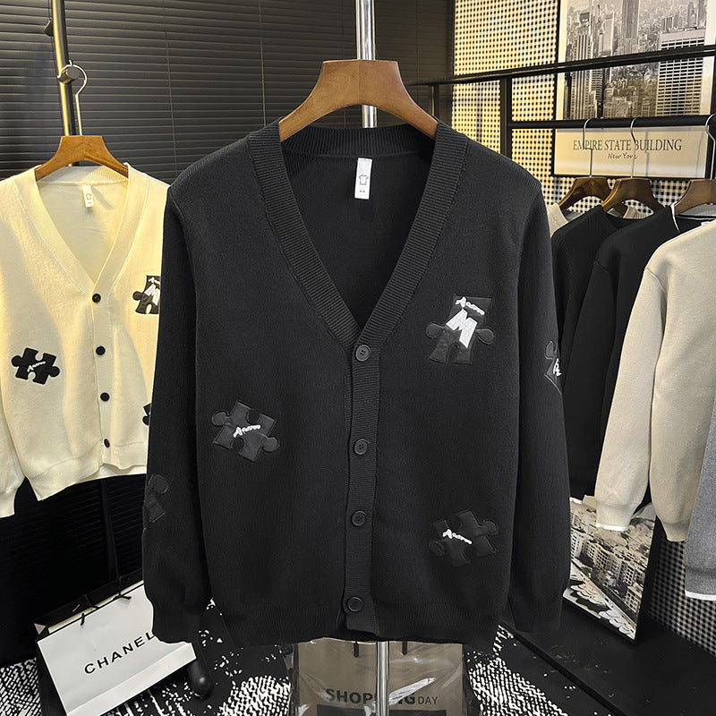 Herren Strick-Cardigan mit V‑Ausschnitt und dekorativen Puzzle‑Applikationen Shop Nory