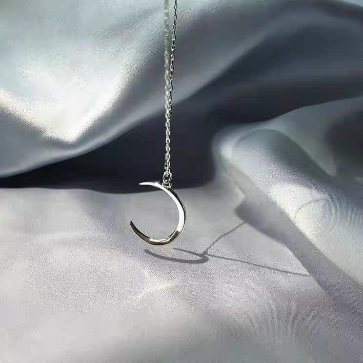 Damen Halskette mit elegantem Mondanhänger Shop Nory