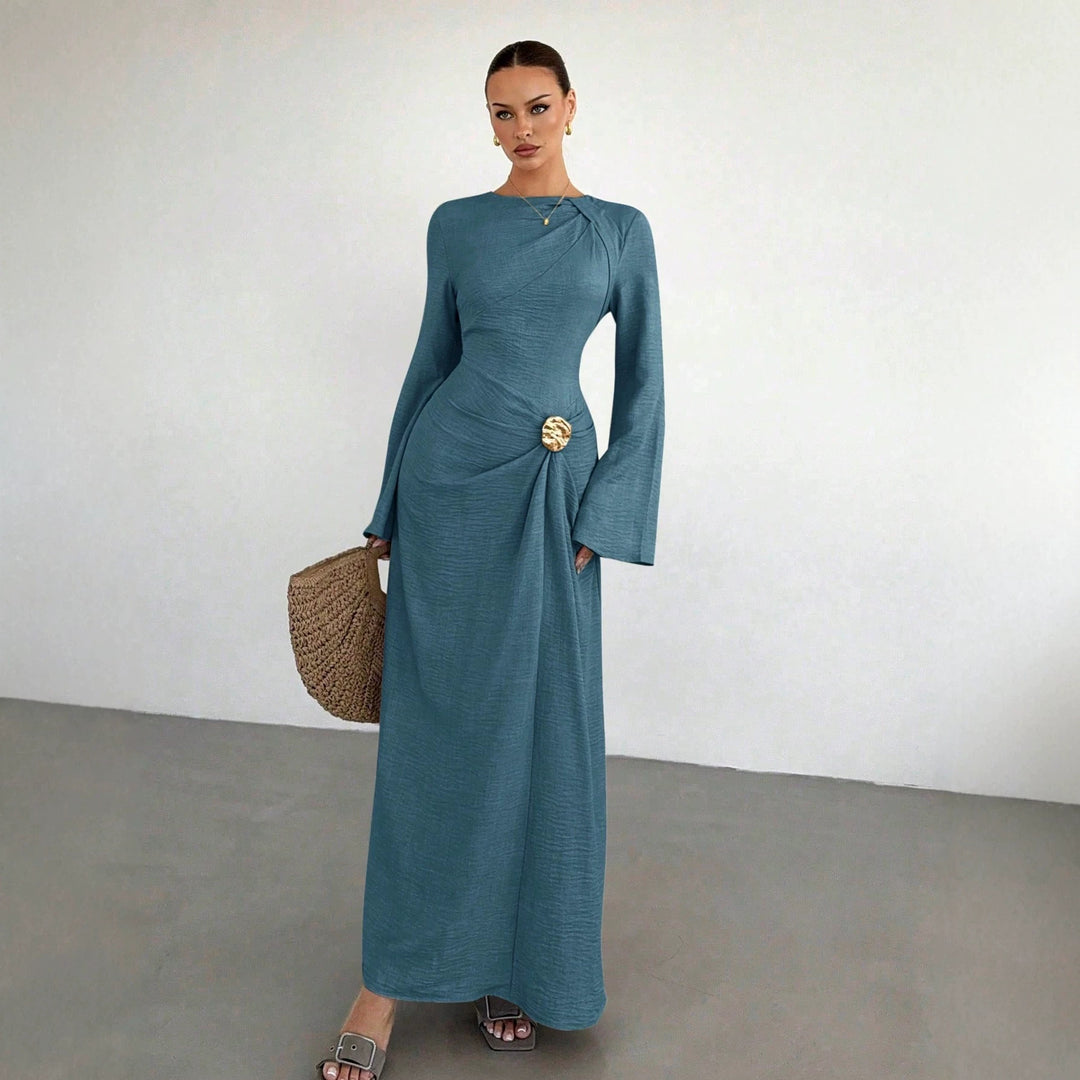 Damen Maxikleid mit Drapierter Taille, langen Glockenärmeln und Zierbrosche Shop Nory