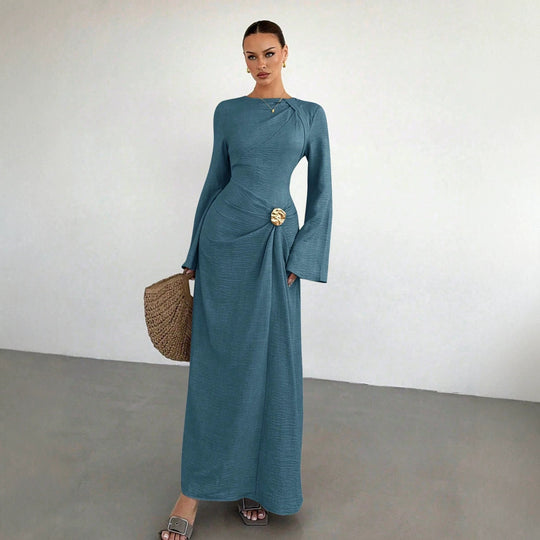 Damen Maxikleid mit Drapierter Taille, langen Glockenärmeln und Zierbrosche Shop Nory