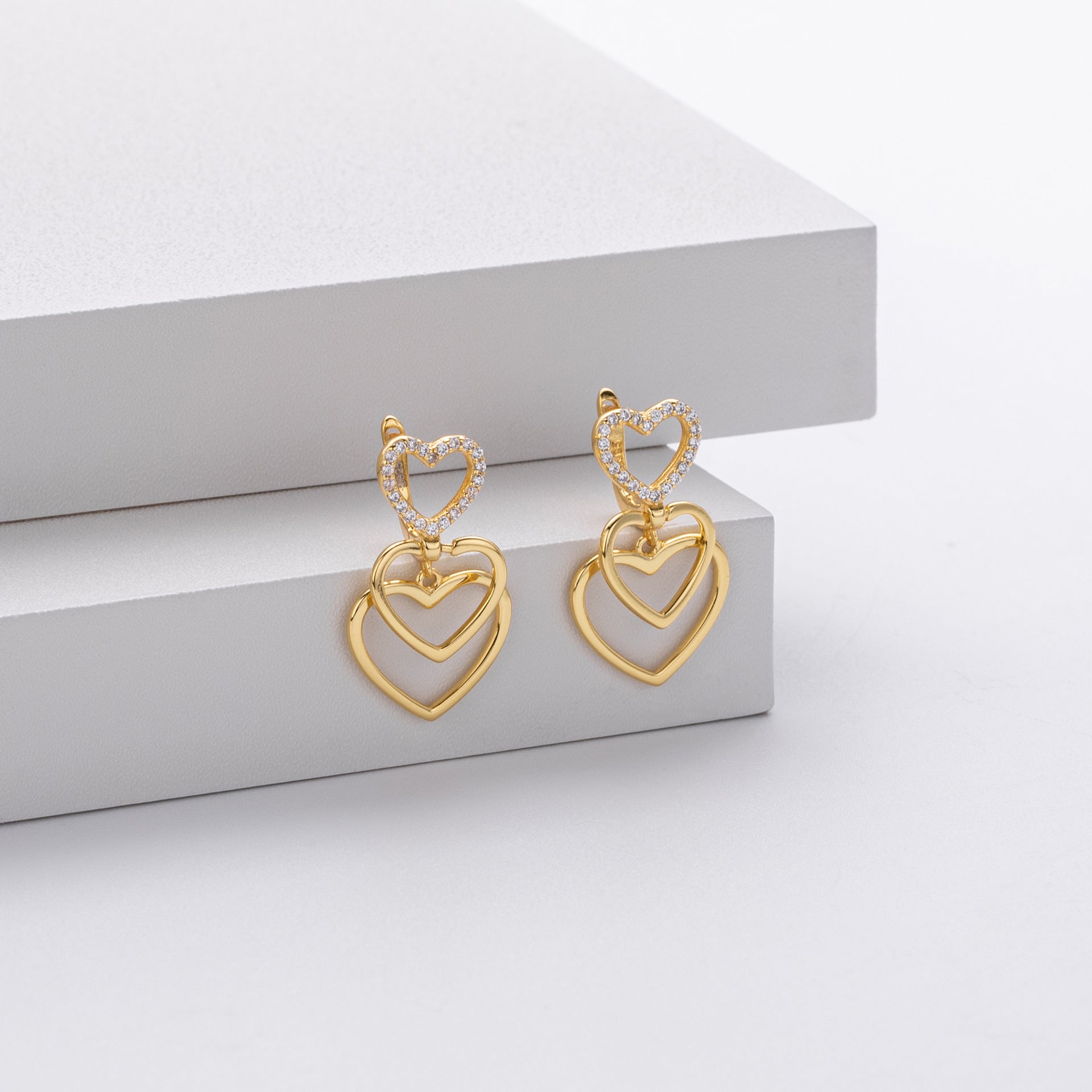 Damen Ohrhänger mit herzförmigem Design und funkelndem Zirkonbesatz Shop Nory