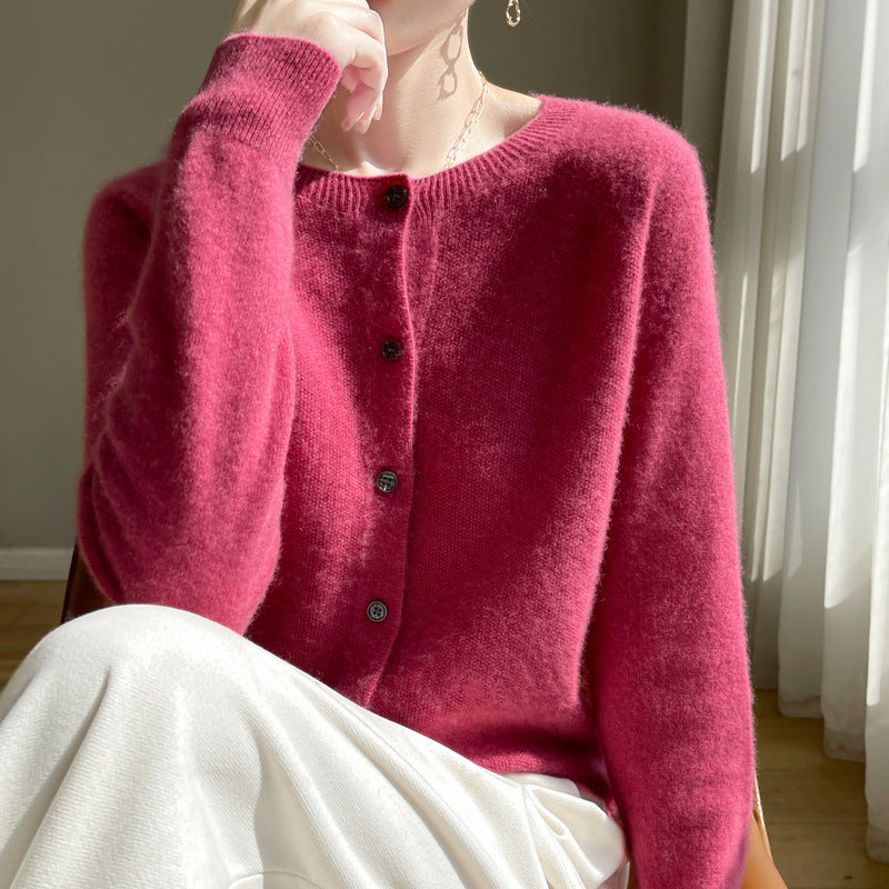 Damen Kurzgeschnittener Feinstrick-Cardigan mit Rundhalsausschnitt und schimmernder Knopfleiste Shop Nory