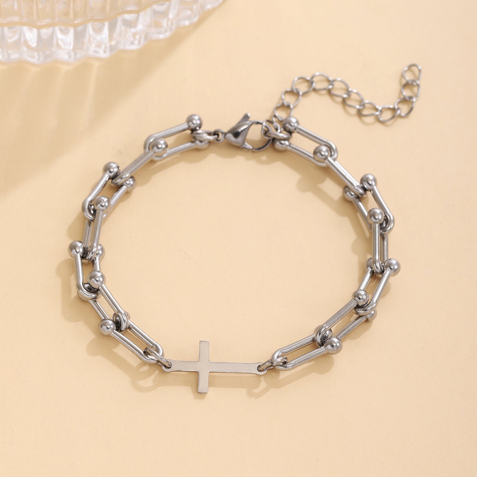 Damenarmband mit außergewöhnlichem Kreuzdesign Shop Nory