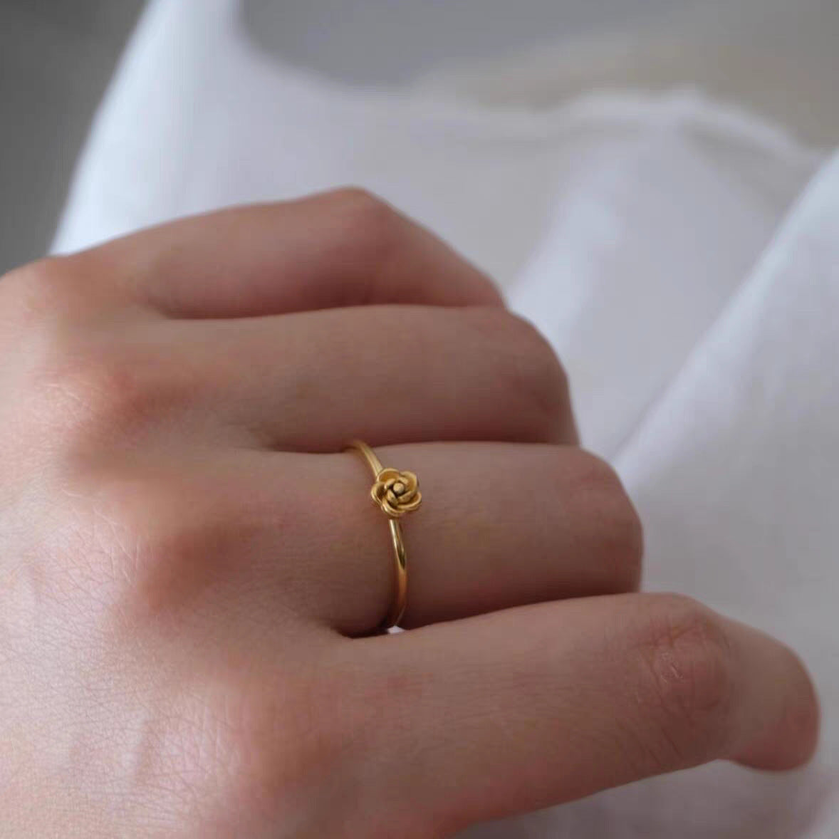 Frauen Ring mit Rosenelement Shop Nory