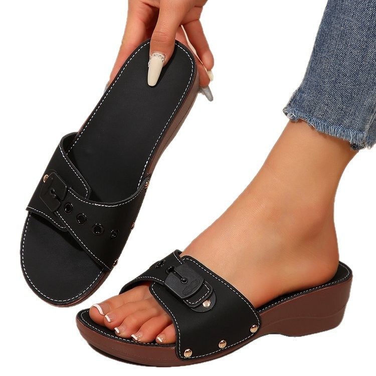 Damen nan Schlupf-Pantolette mit gepolstertem Komfortfußbett, dekorativer Schnalle und leichter Keilsohle