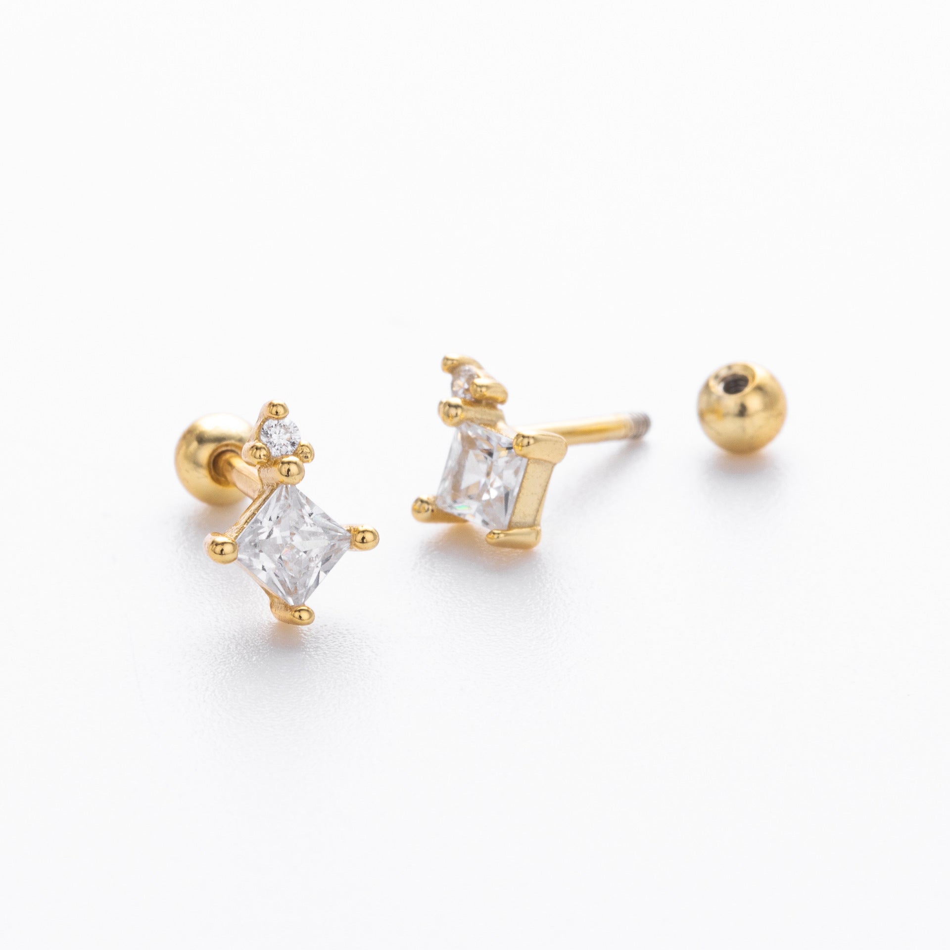 Damen Ohrstecker mit funkelndem Zirkon und eleganter Goldfassung Shop Nory