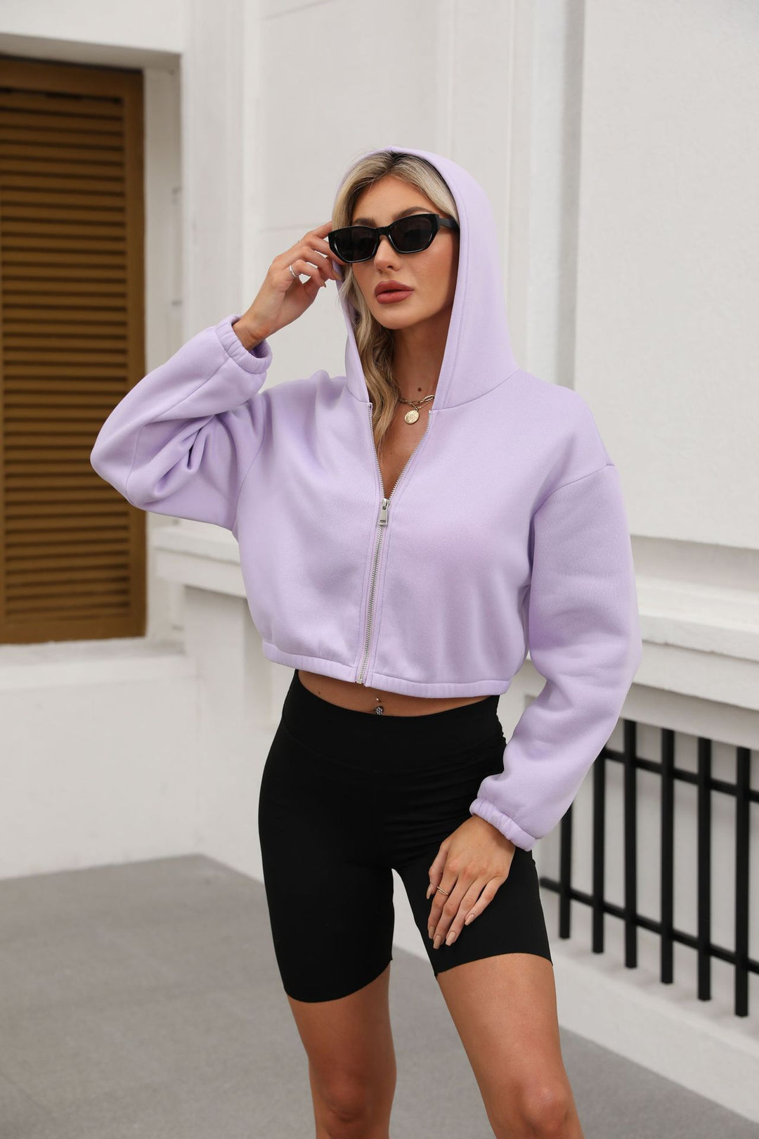 Damen Cropped Kapuzenjacke mit durchgehendem Reißverschluss und oversized Ärmeln Shop Nory