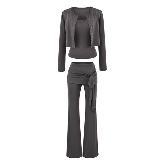 Damen dreiteiliges Lounge-Set mit kurzem Knopfcardigan, Spitzentop und Wickel-Schlaghose Shop Nory