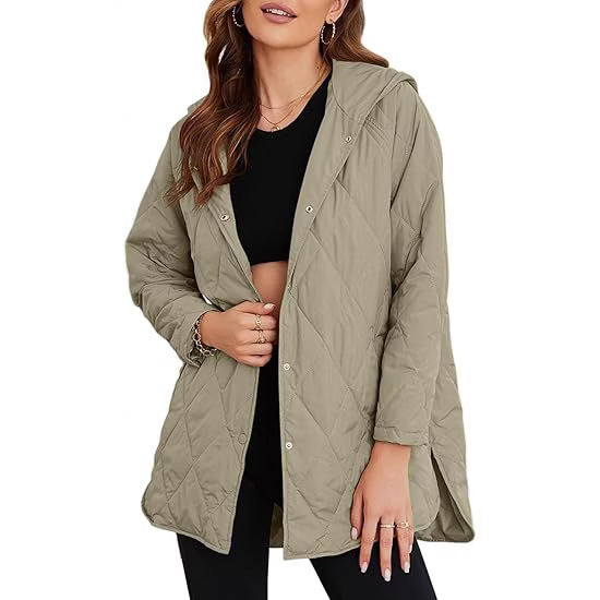 Damen gesteppte Kapuzenjacke mit Druckknopfleiste, seitlichen Schlitzen und mittlerer Länge Shop Nory