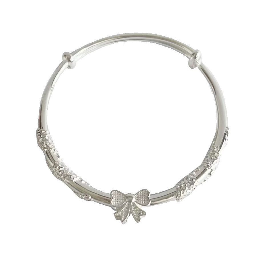 Damenarmreif mit floralem Design und verspieltem Schleifenanhänger Shop Nory