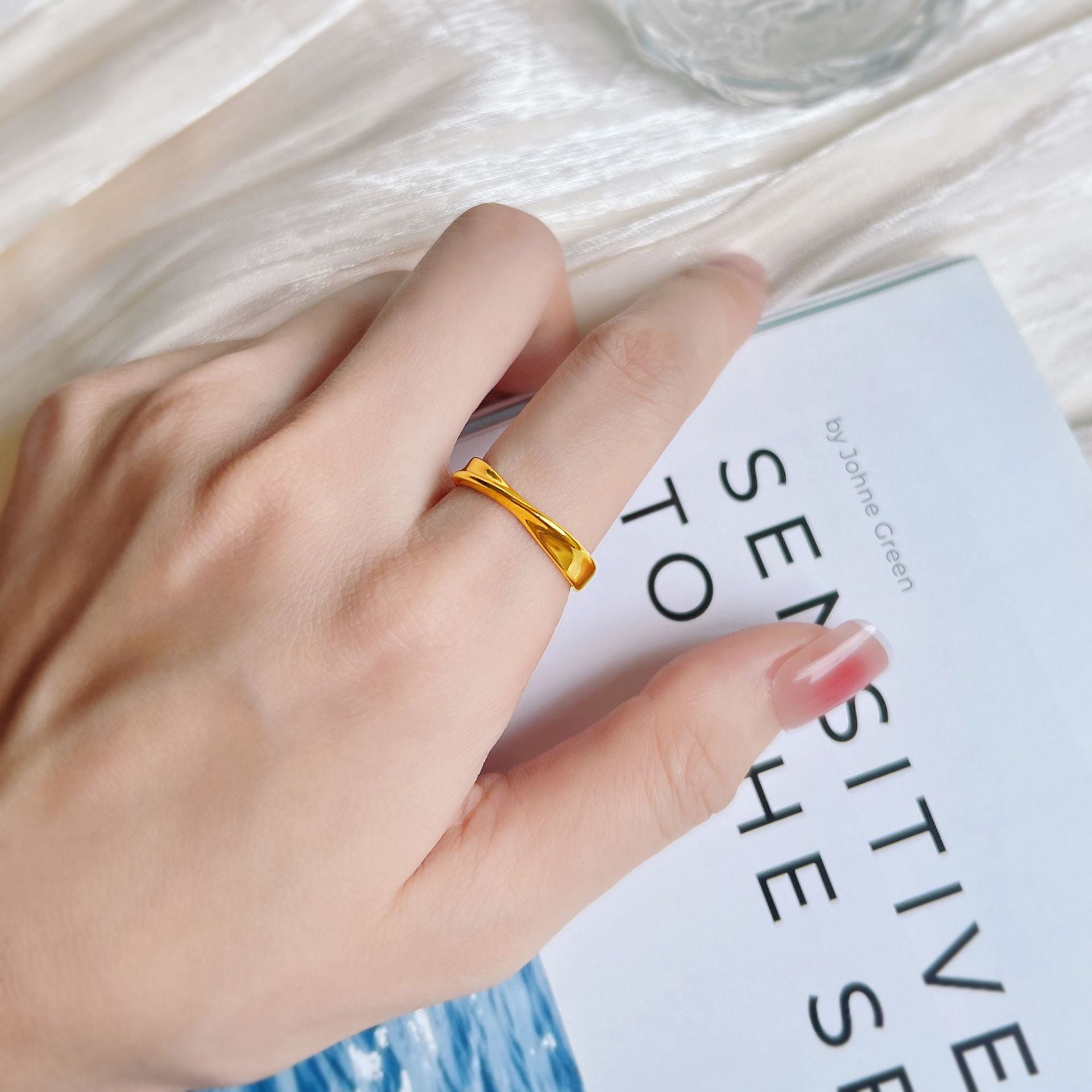 Damen Eleganter und zeitloser Designer Ring Shop Nory