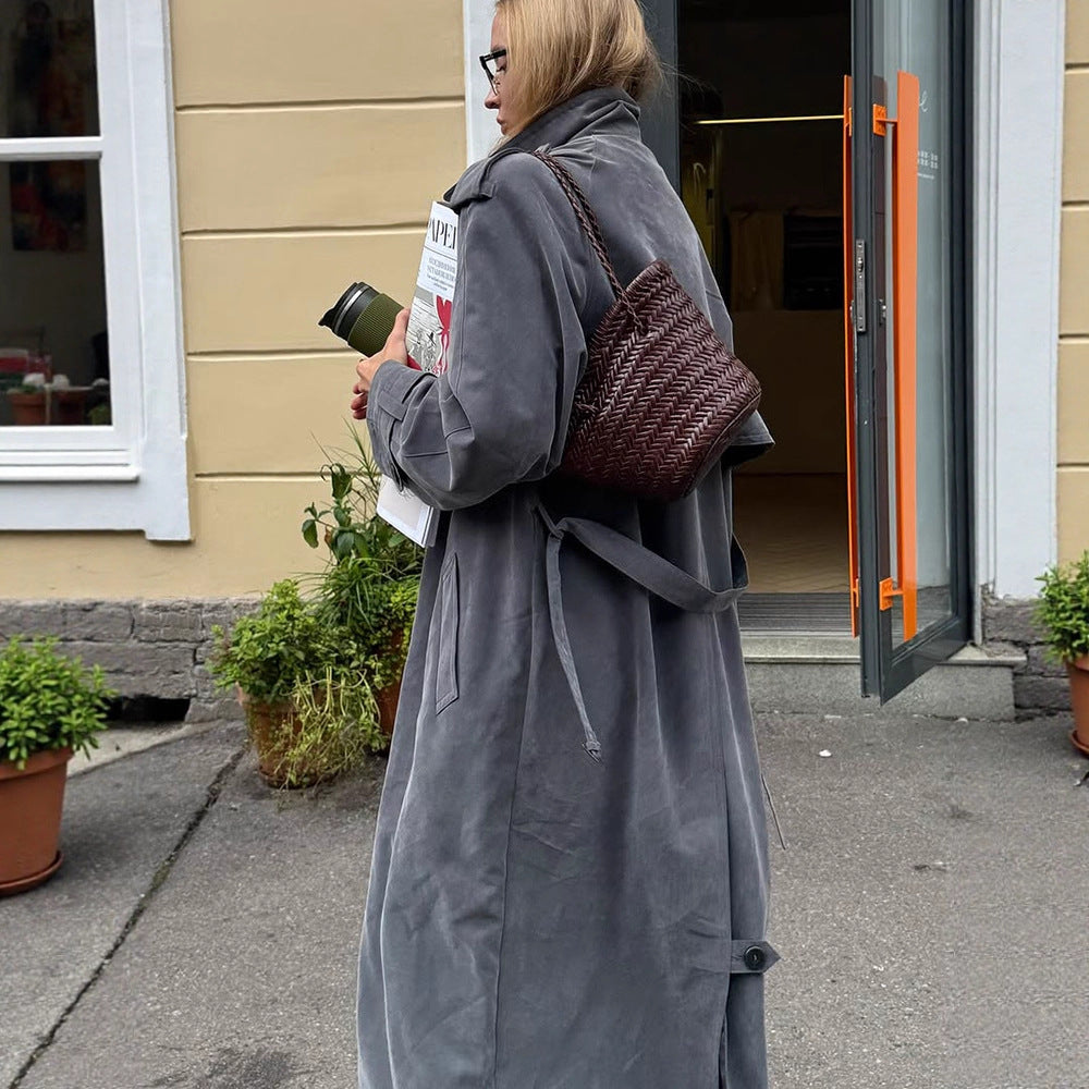 Damen Maxilanger Oversize-Trenchcoat aus softem Velours mit Schulterpatten und doppelreihiger Knopfleiste Shop Nory