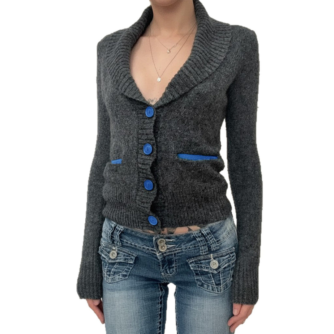 Damen nan kurze Strickjacke mit Schalkragen, Zierknopfleiste und kontrastierenden Taschenpaspeln Shop Nory