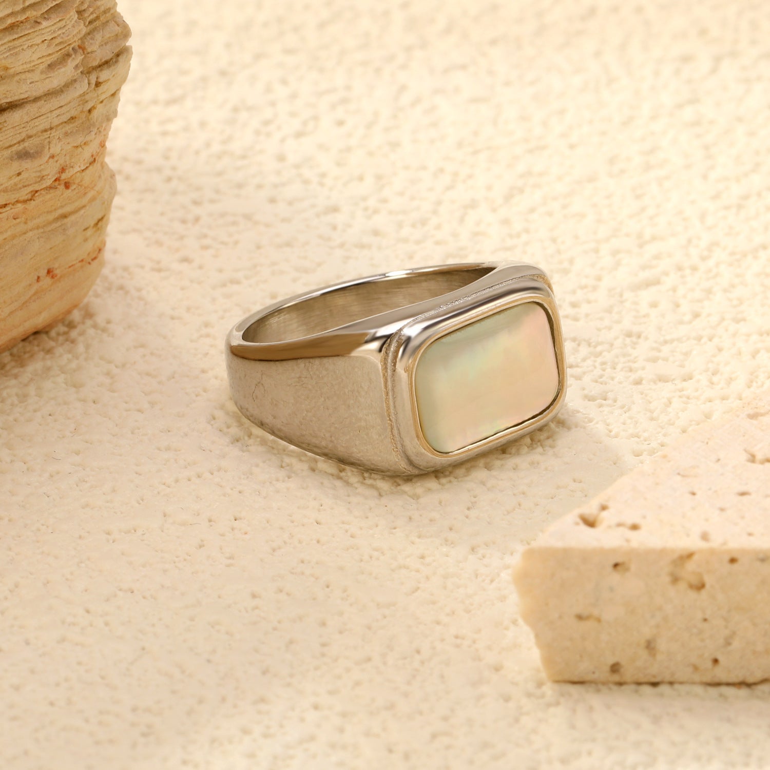 Damen Ring mit einem edlen, quadratischen Perlenanhänger und hochwertiger Goldbeschichtung Shop Nory