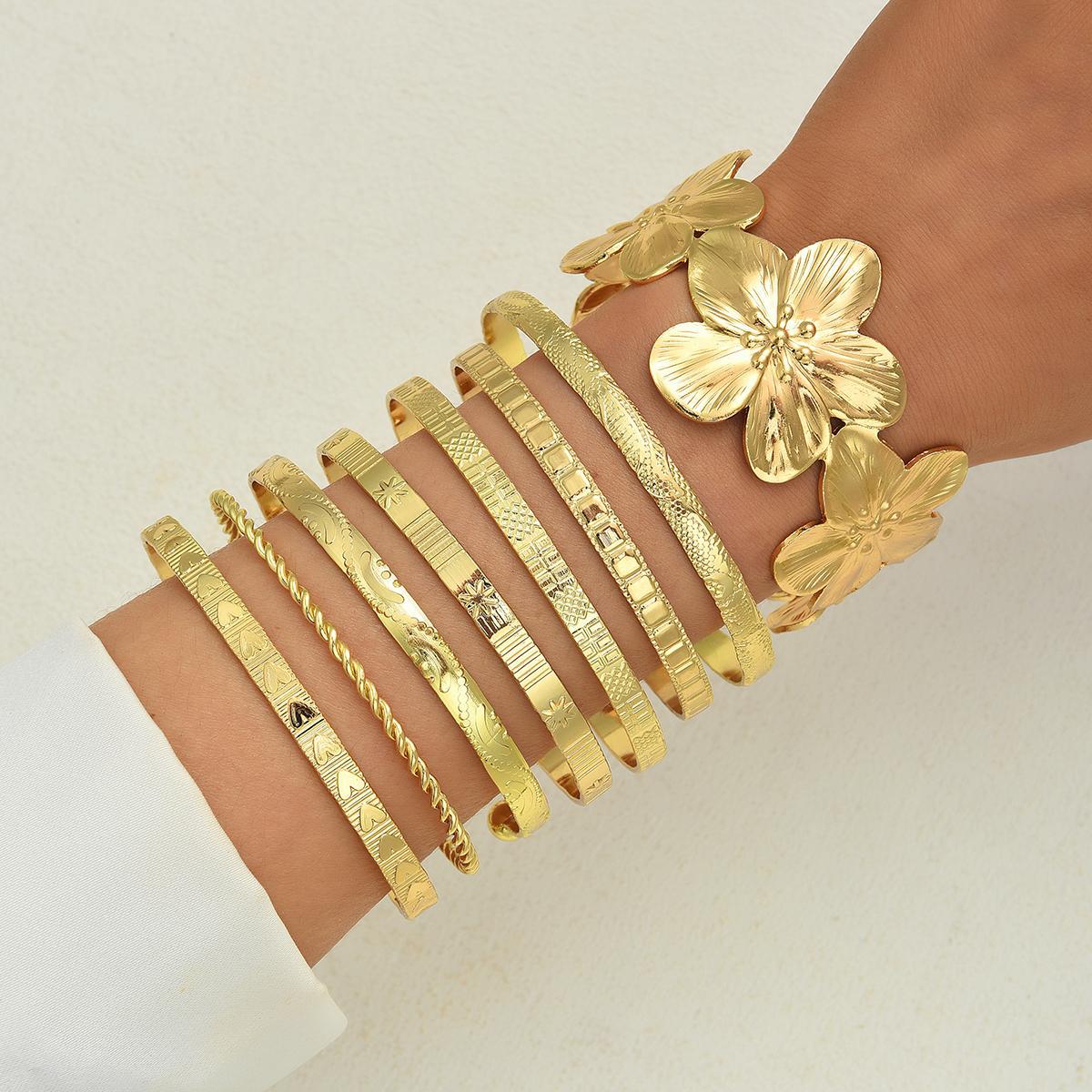 Damen Armband-Set mit einzigartigen floralen Designs und eleganten Texturen Shop Nory