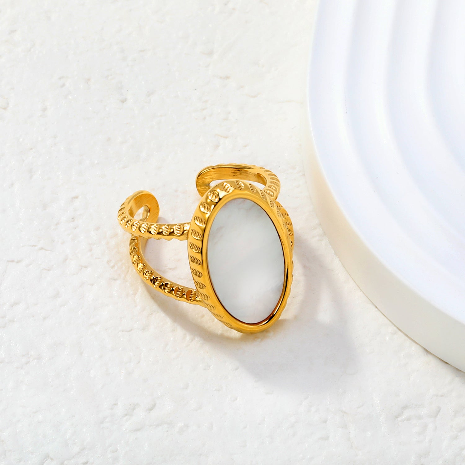 Damen Offener Ring mit kunstvollem Blütenmotiv und elegantem Perlenschmuck Shop Nory