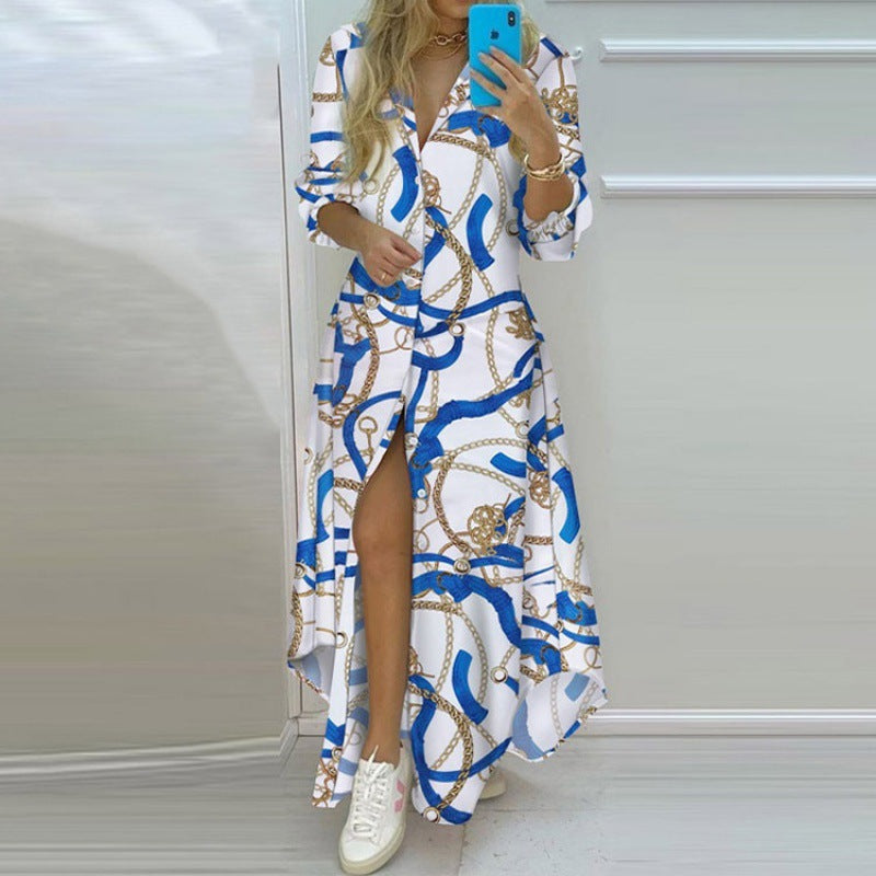Damen Maxikleid mit Aufdruck im Zeitungslayout und seitlichem Schlitz