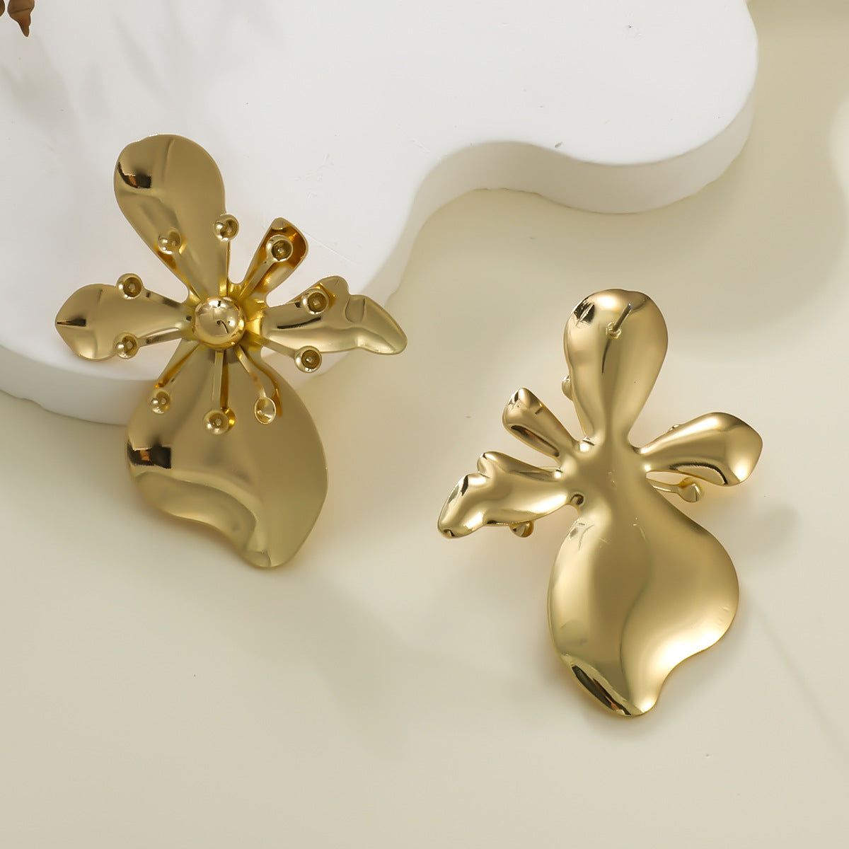 Damen Ohrstecker im luxuriösen floralen Design mit Kunstperlen Shop Nory