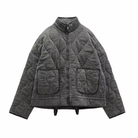 Herren nan gesteppte Übergangsjacke mit Stehkragen, zwei aufgesetzten Rundtaschen und Kordelzugsaum Shop Nory