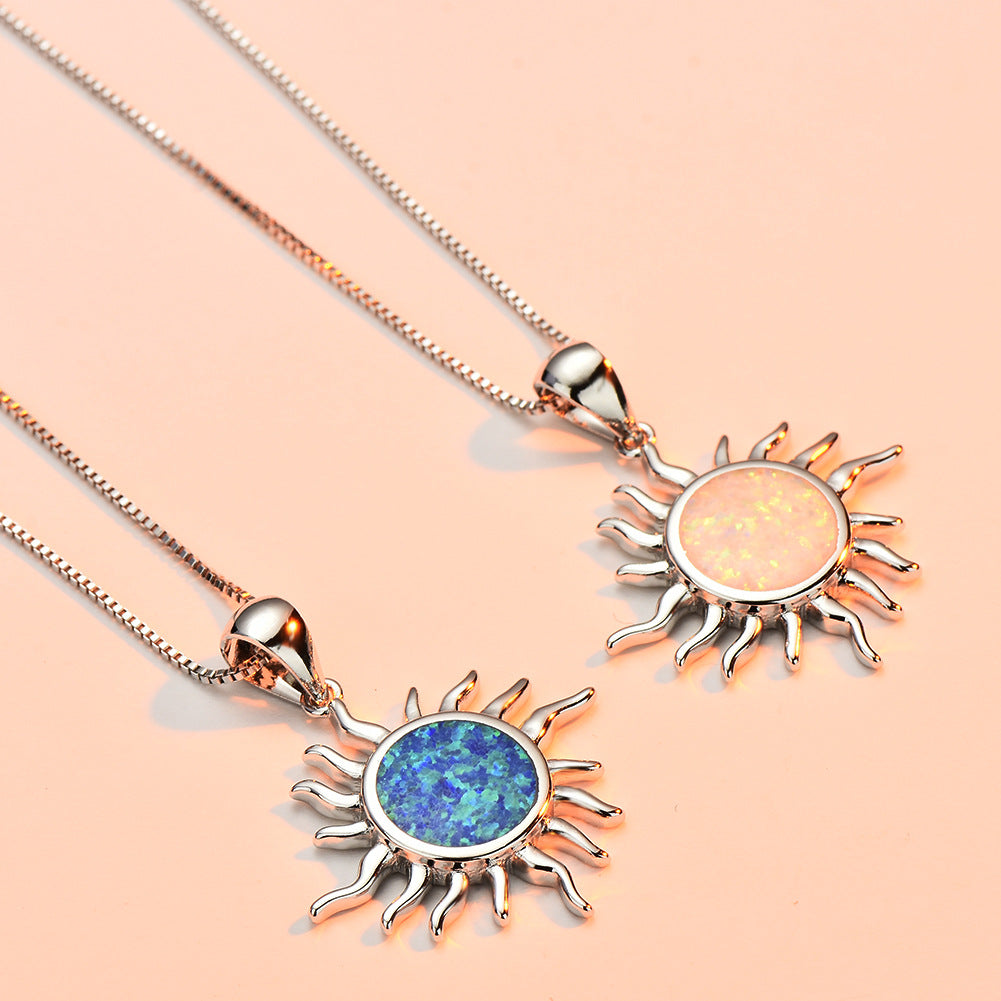 Damen Sonnenanhänger aus hochwertigem Edelstahl mit schimmerndem Opal Shop Nory