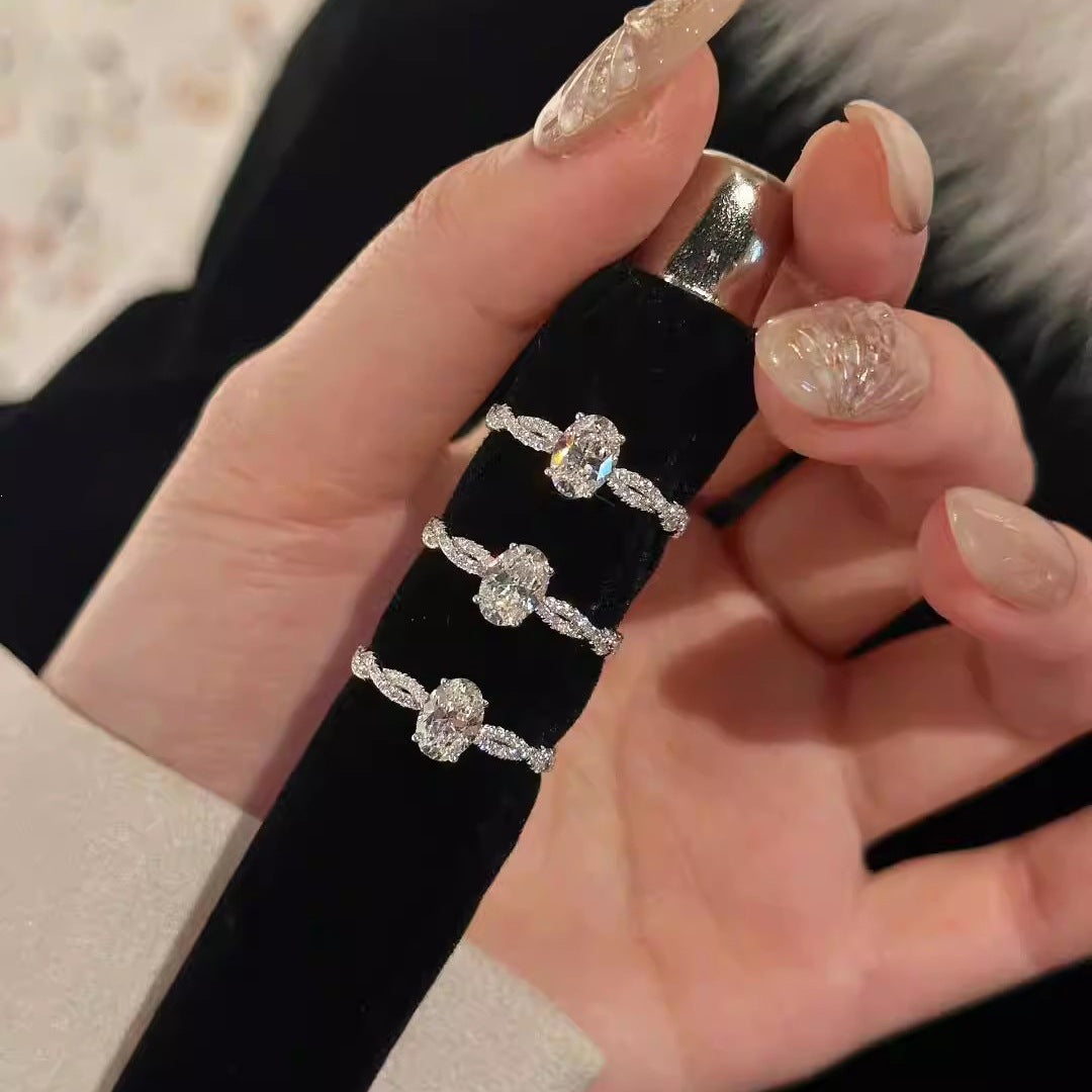 Damen Verlobungsring mit funkelndem ovalen Edelstein und filigraner Zirkonia-Verzierung Shop Nory